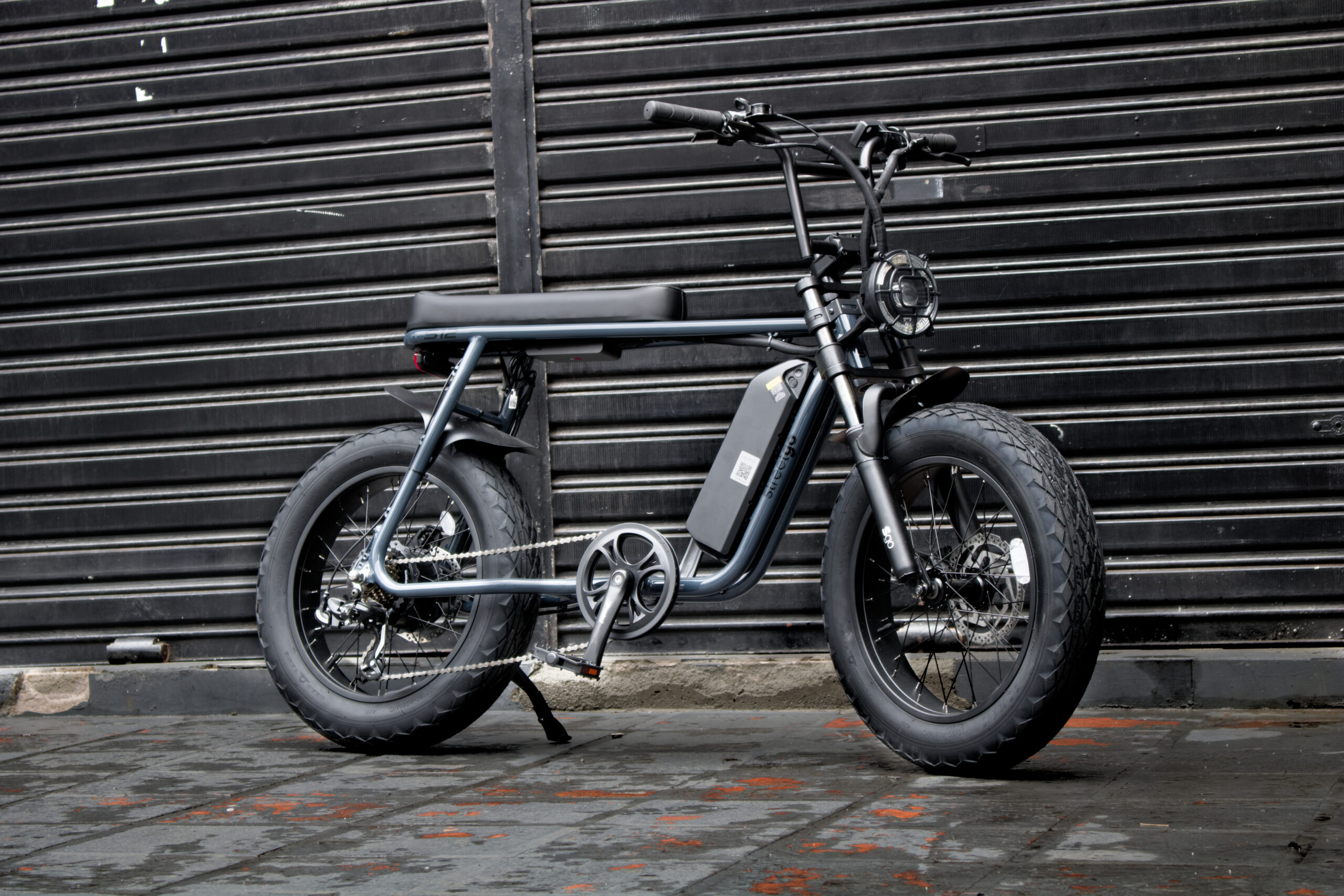 BICICLETA ELÉTRICA OGGI STREET GO S12 CINZA COM SEGURO GRÁTIS POR 12 MESES - Imagem 3