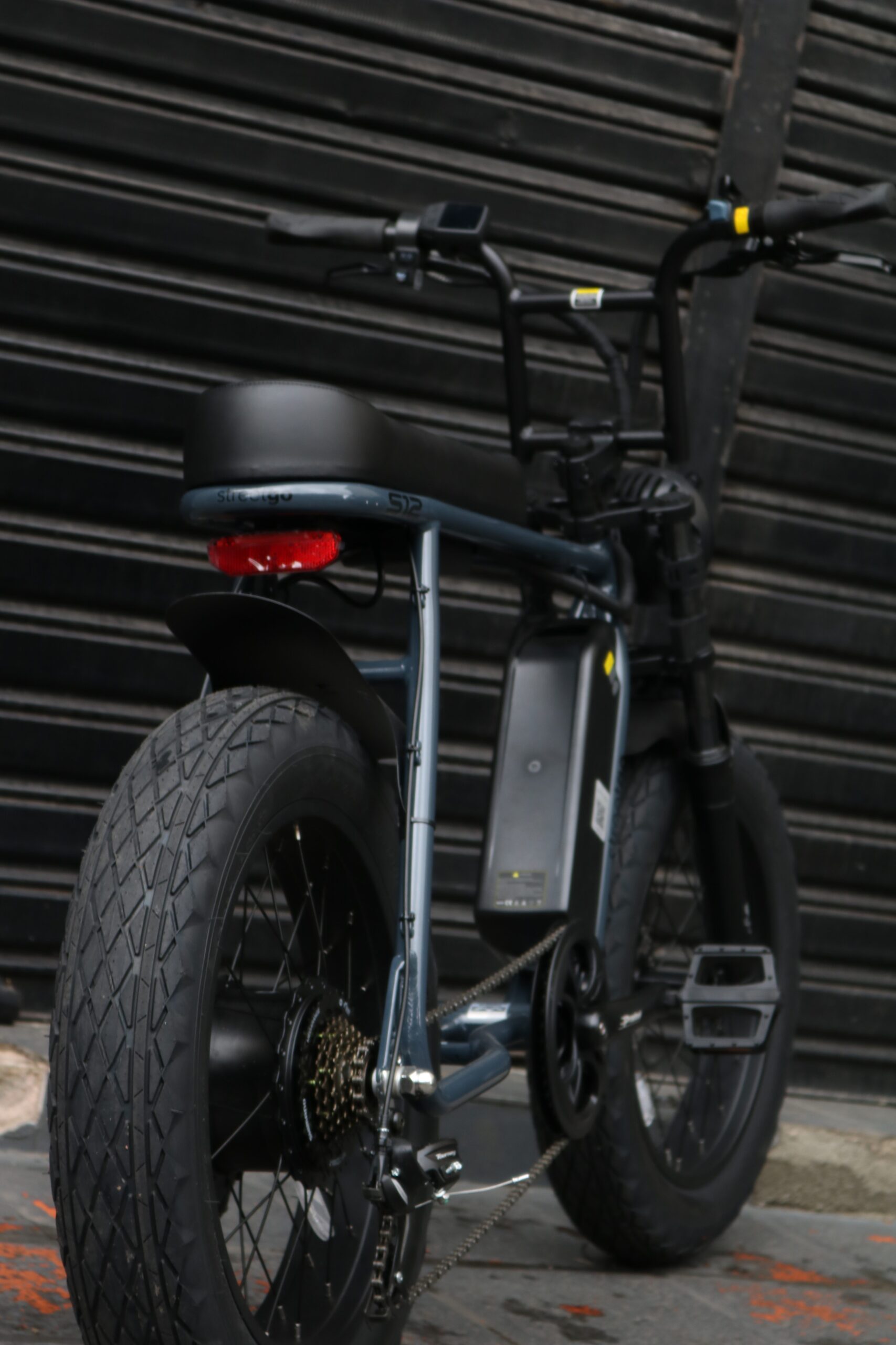 BICICLETA ELÉTRICA OGGI STREET GO S12 CINZA COM SEGURO GRÁTIS POR 12 MESES - Imagem 4