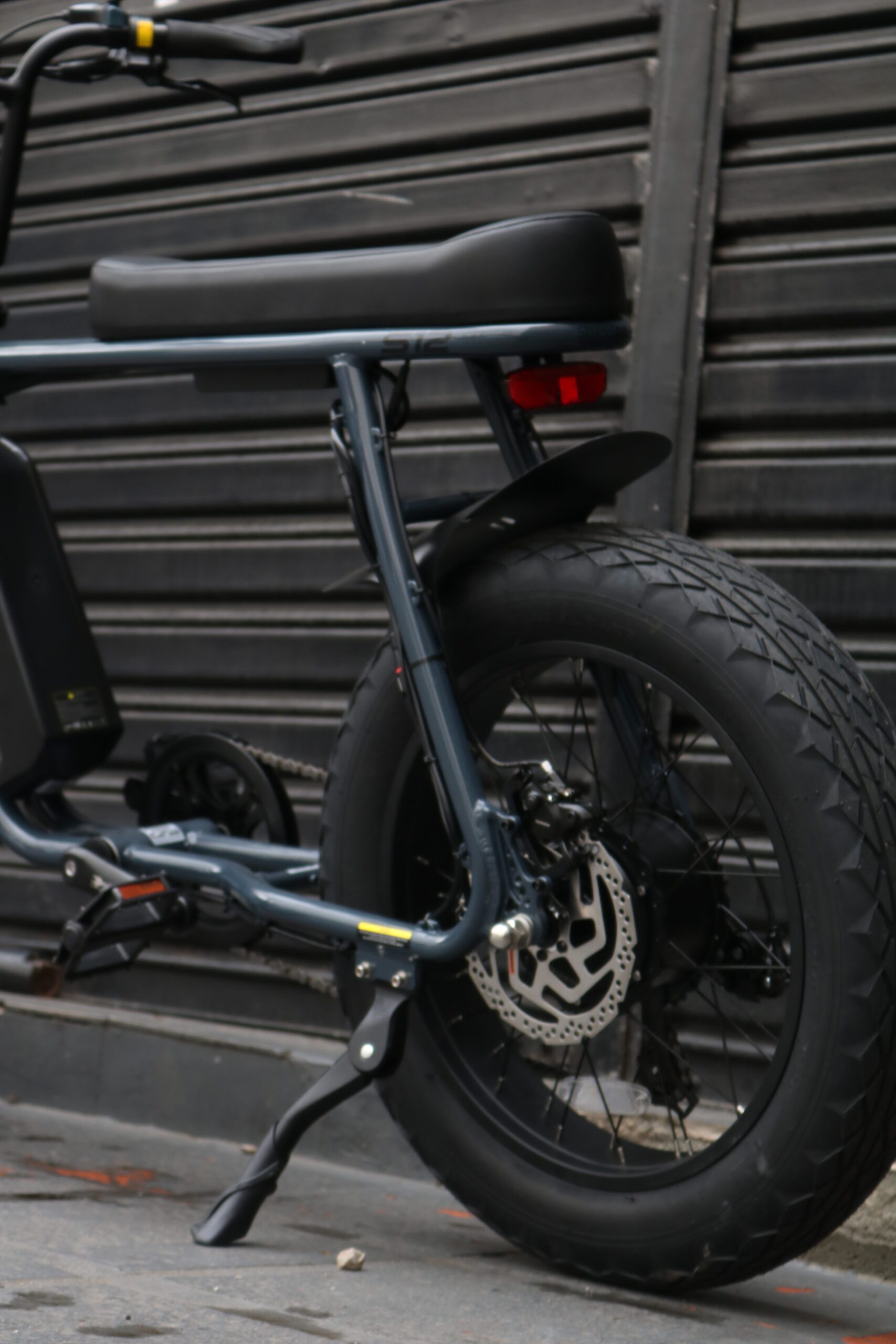 BICICLETA ELÉTRICA OGGI STREET GO S12 CINZA COM SEGURO GRÁTIS POR 12 MESES - Imagem 5